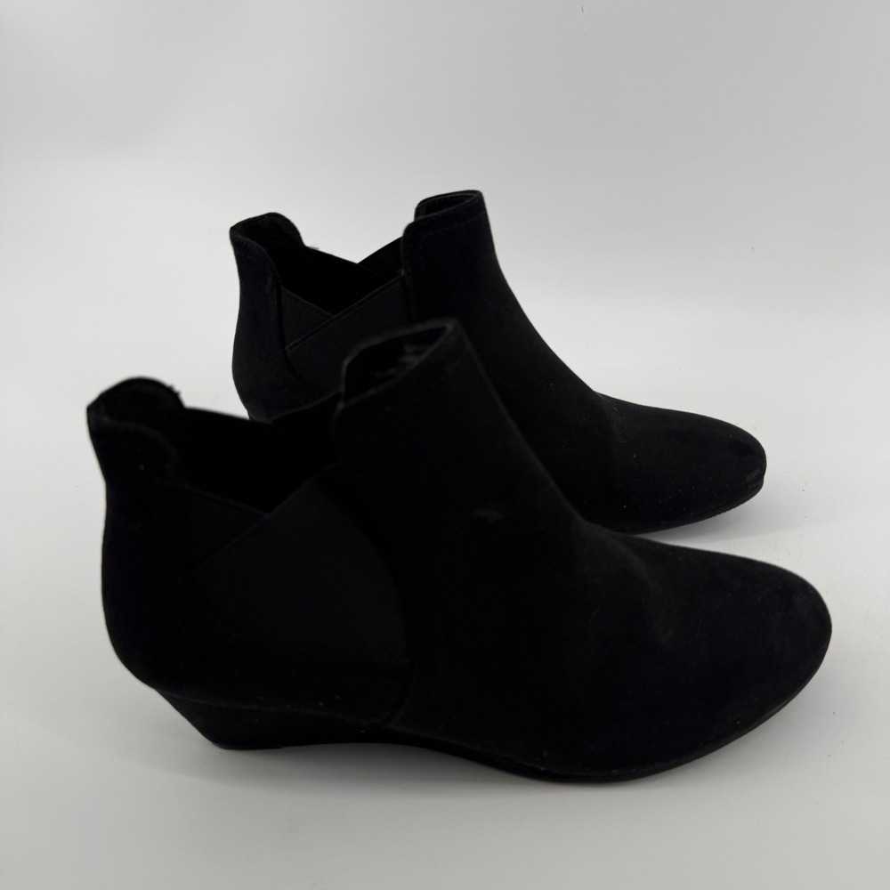 Gail Women Black Faux Suede Wedge Ankle Bootie Size 8 Elastic Gore PullOn Solanz - Picture 2 of 6